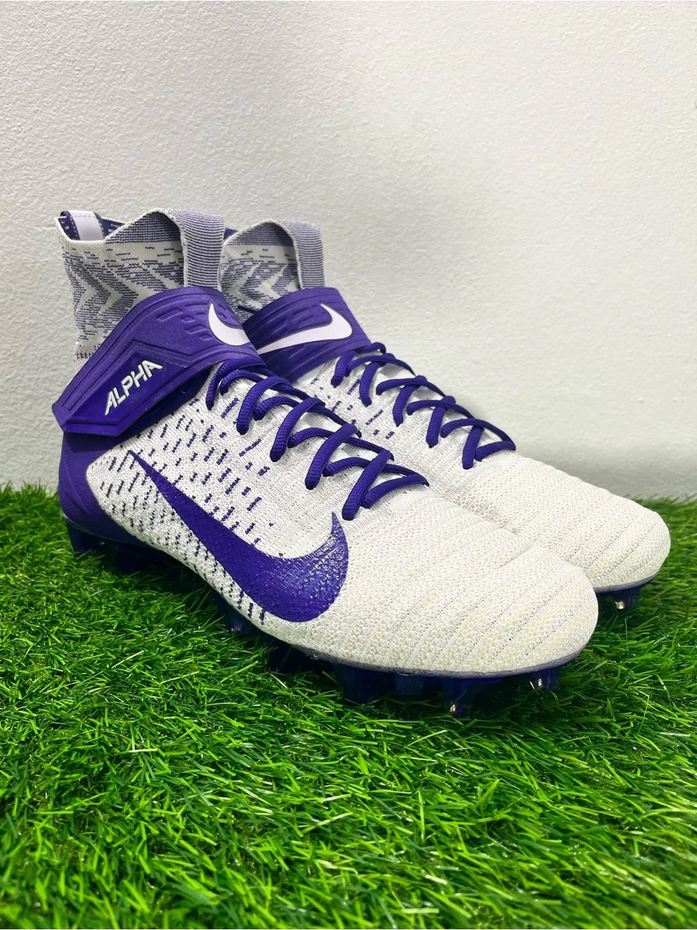 Nike Alpha Menace Elite 2 Flyknit Mens Size 12 Football Cleats BV2077-100 Purple